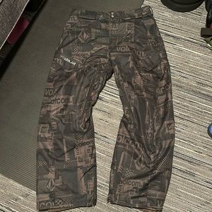 Good used volcom snowboard pants size XL